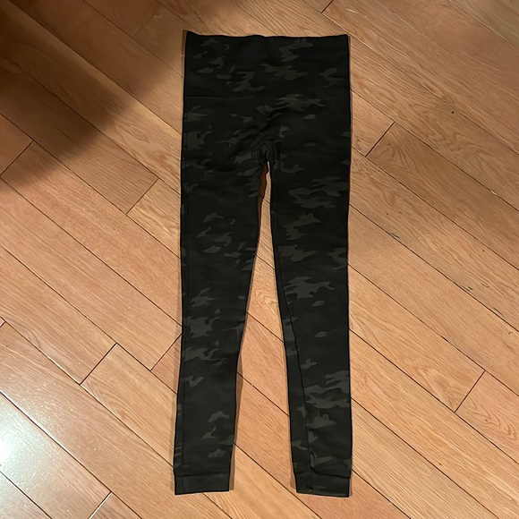 SPANX Camo leggings - Picture 1 of 3